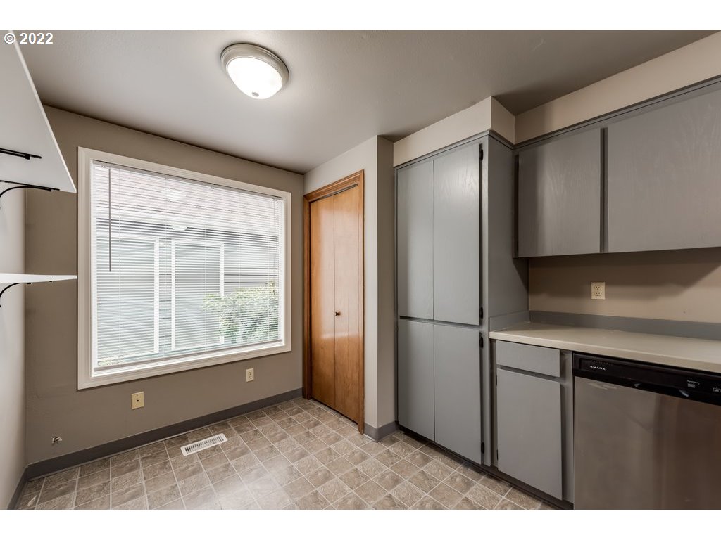 20460 Southwest Rosa Drive Beaverton, OR 97078 - Photo 12 of 30 Gallery Image 12