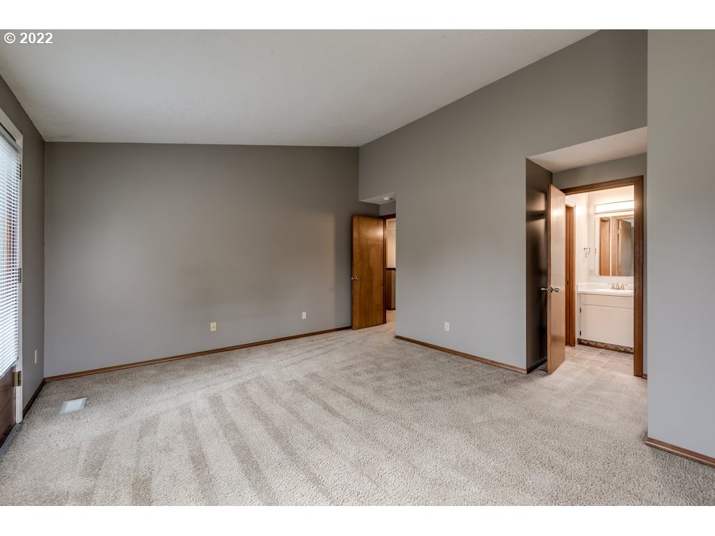 20460 Southwest Rosa Drive Beaverton, OR 97078 - Photo 16 of 30 Gallery Image 16