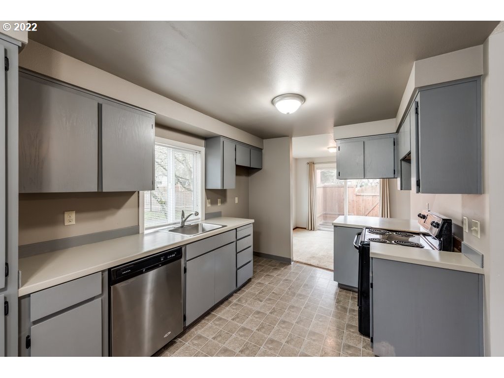 20460 Southwest Rosa Drive Beaverton, OR 97078 - Photo 10 of 30 Gallery Image 10