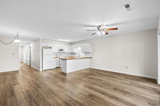 $1,400 | 1870 Auburn Lane, Unit 21C, Surfside Beach, SC 29575