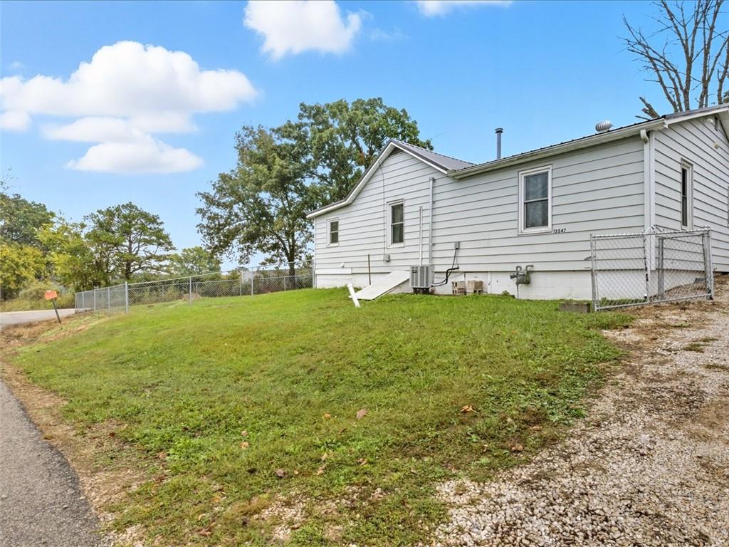 13547 Old Marvin Road Versailles, MO 65084 - Photo 9 of 36
