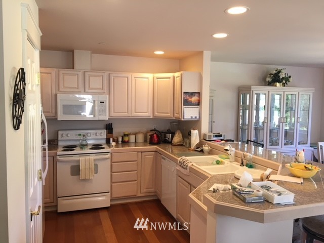 321 East Soderberg Road, Unit 2 Allyn, WA 98524 - Photo 4 of 22 Gallery Image 4