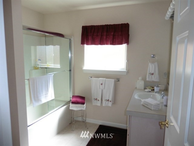 321 East Soderberg Road, Unit 2 Allyn, WA 98524 - Photo 9 of 22 Gallery Image 9