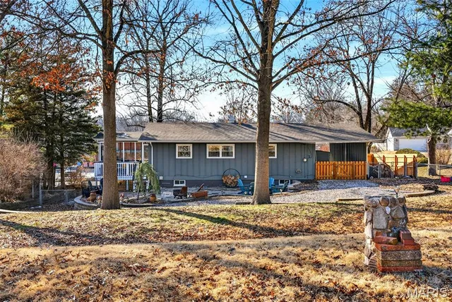 $285,000 | 913 Crestland Drive, Ballwin, MO 63011