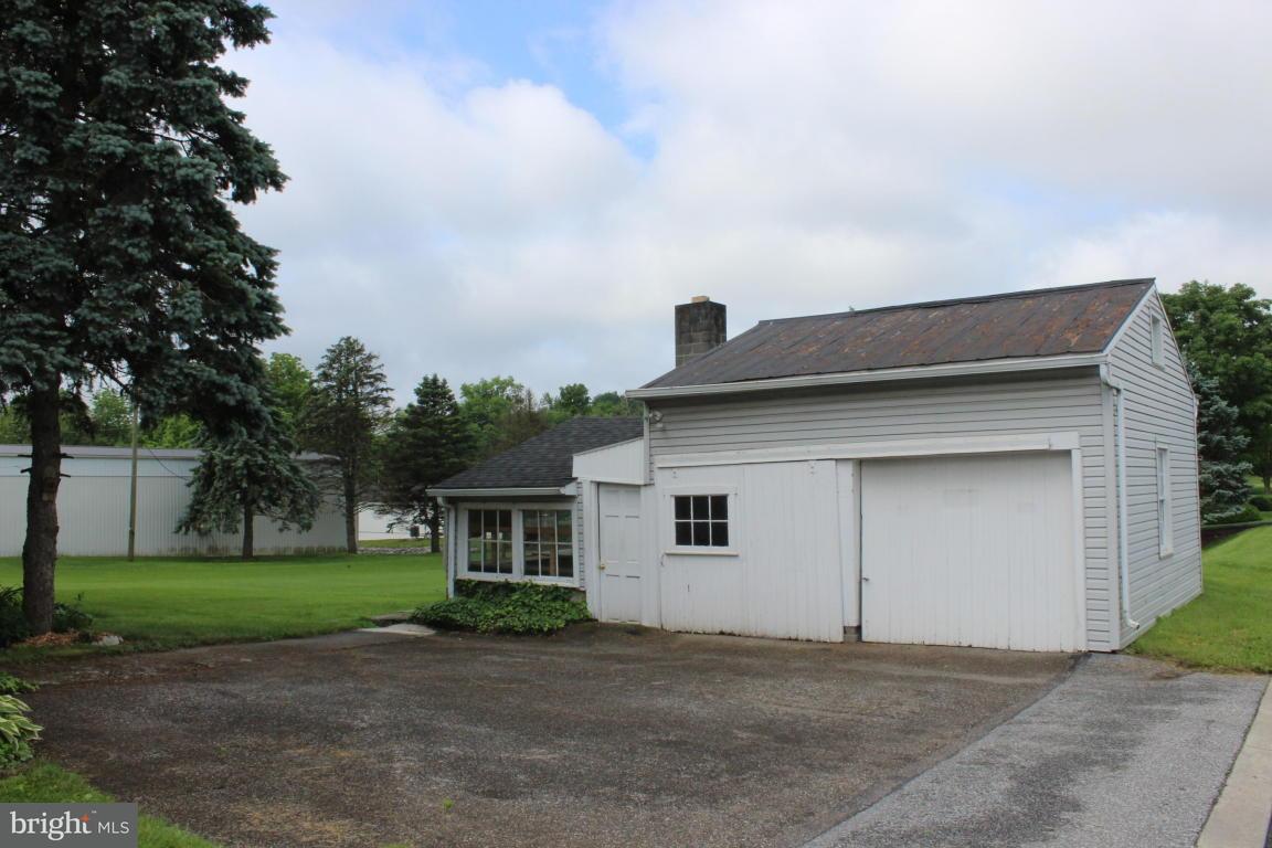 2378 Hobson Road Lancaster, PA 17602 - Photo 3 of 23 Gallery Image 3