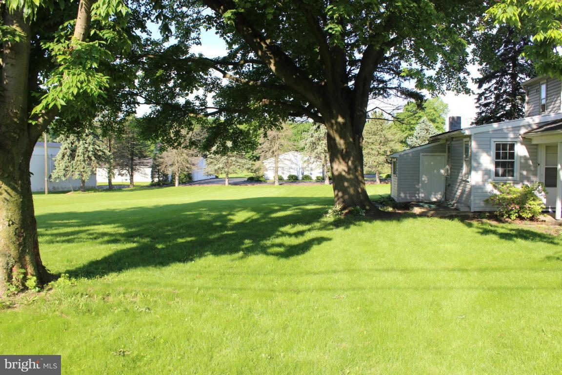 2378 Hobson Road Lancaster, PA 17602 - Photo 7 of 23 Gallery Image 7