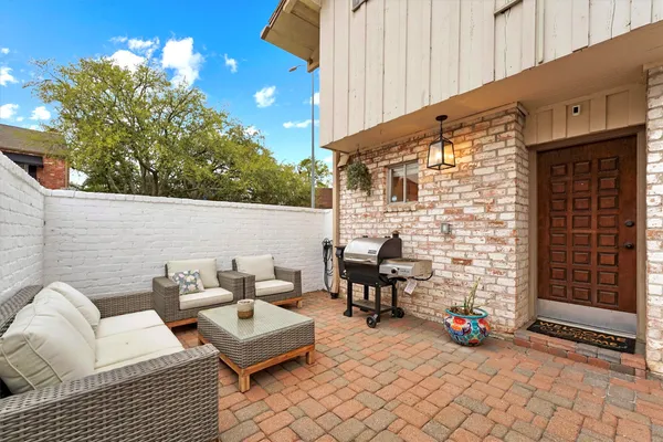 $2,300 | 1953 Stoney Brook Drive, Unit 1953, Houston, TX 77063