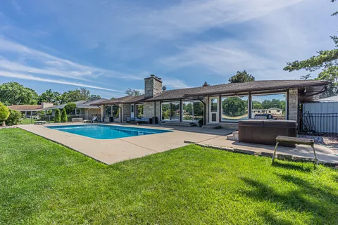 $1,200,000 | 1866 Berry Lane, Des Plaines, IL 60018