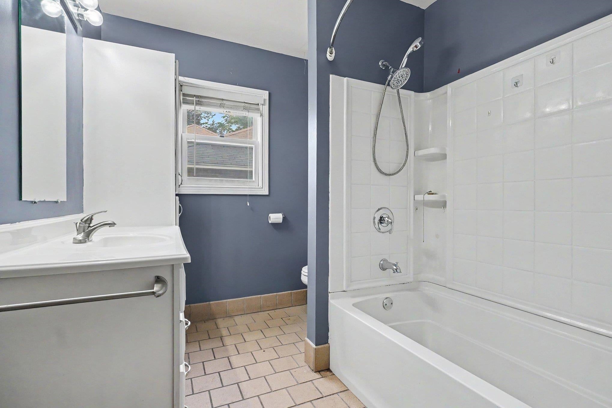 705 South Hampton Street Bay City, MI 48708 - Photo 7 of 17 Gallery Image 7
