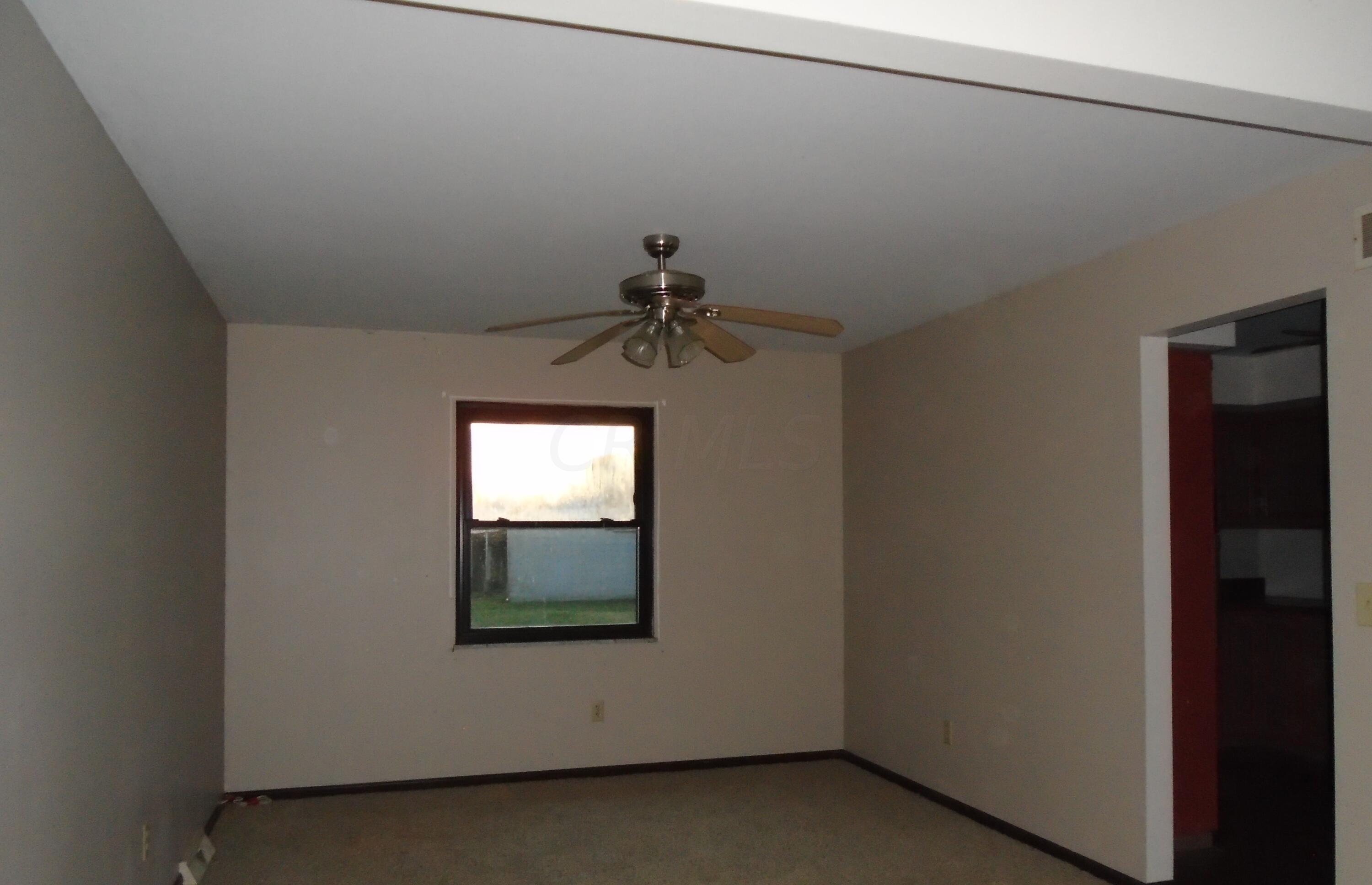 12705 Commercial Point Road Ashville, OH 43103 - Photo 11 of 28 Dining room