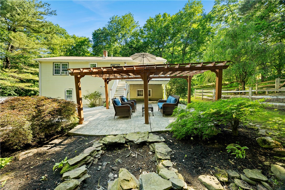 233 Old Oxford Road North Smithfield, RI 02896 - Photo 3 of 34