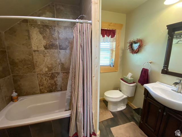 79 Auburn Forest Road Auburn, WY 83111 - Photo 43 of 76 Full bath with vanity and tiled shower / bath