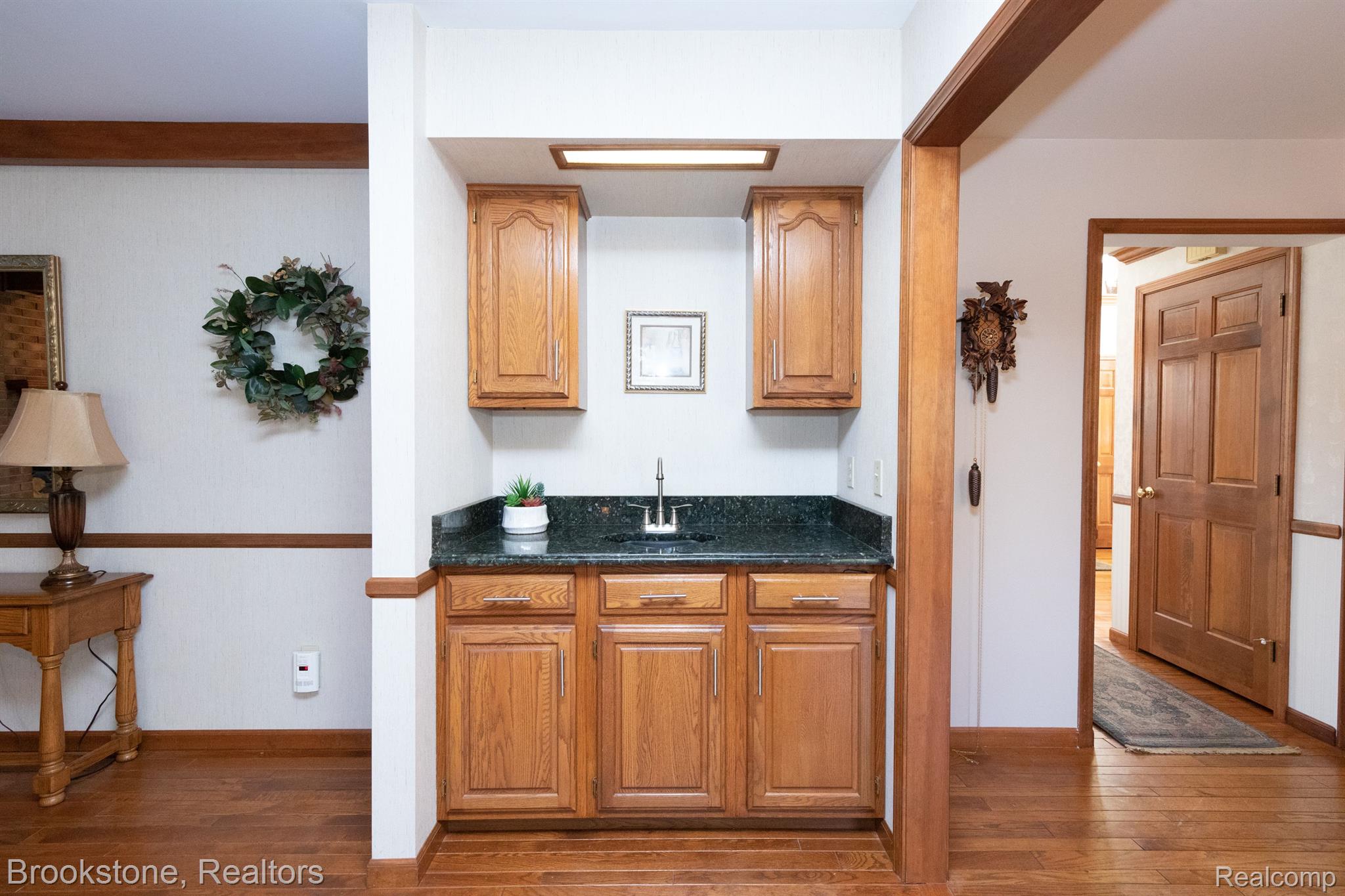 7935 Ranch Estates Road Clarkston, MI 48348 - Photo 25 of 42 Built-in wet bar