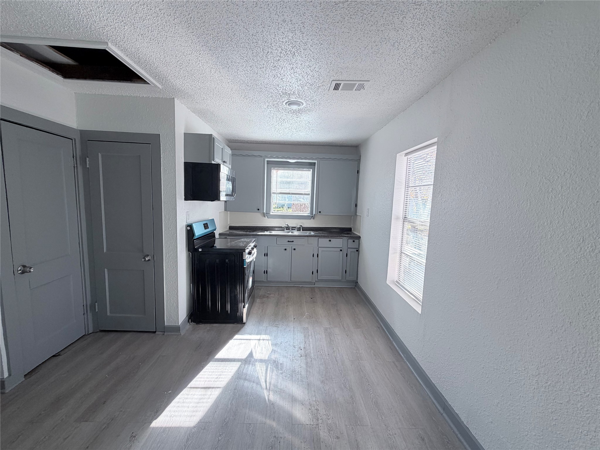 608 East 4th Street Sweeny, TX 77480 - Photo 10 of 16