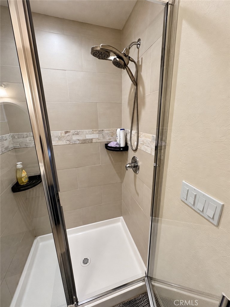 975 Hospital Road Lake Arrowhead, CA 92352 - Photo 33 of 67 Bath 1