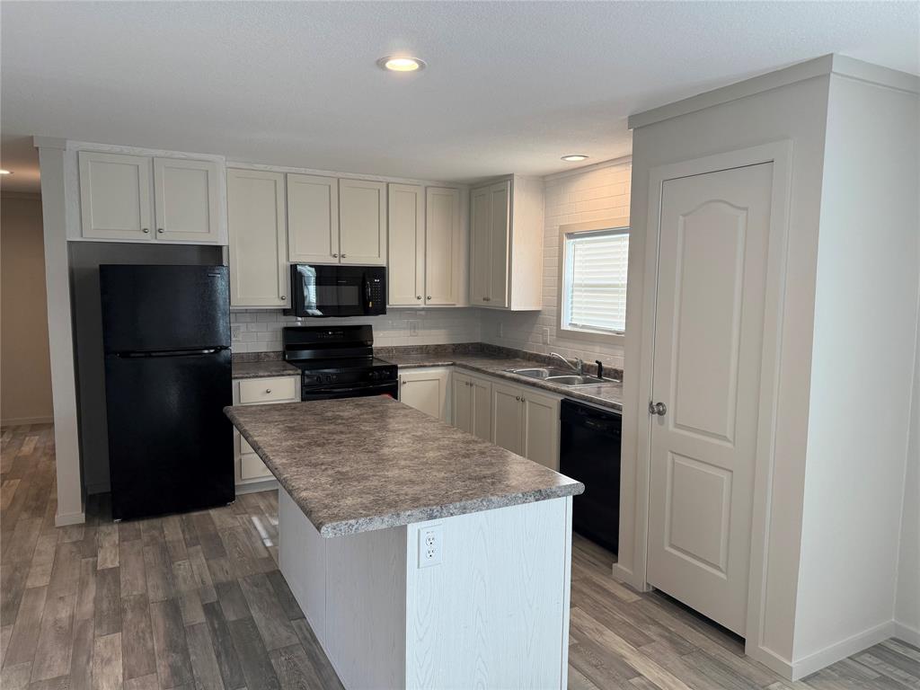 358 Reast Road Whitesboro, TX 76273 - Photo 3 of 21 a kitchen with a refrigerator stove and microwave