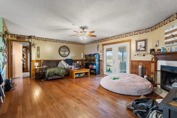 $189,900 | 17471 Lakeshore Road, Weldon, IL 61882