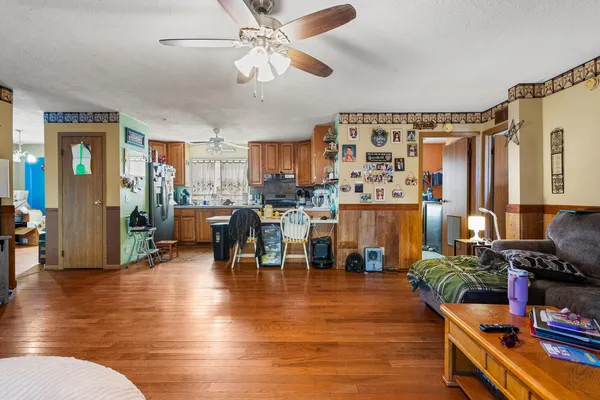 $189,900 | 17471 Lakeshore Road, Weldon, IL 61882