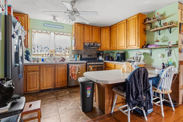 $189,900 | 17471 Lakeshore Road, Weldon, IL 61882