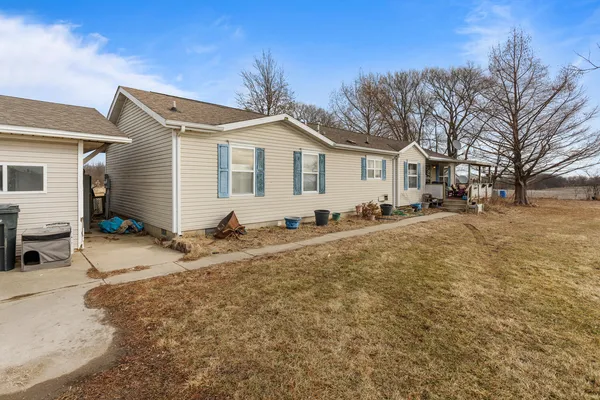 $189,900 | 17471 Lakeshore Road, Weldon, IL 61882
