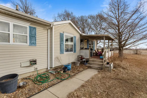 $189,900 | 17471 Lakeshore Road, Weldon, IL 61882