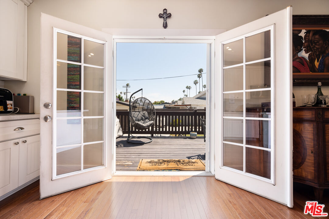 4530 West Washington Boulevard Los Angeles, CA 90016 - Photo 17 of 46 a view of a hardwood & an empty room with wooden floor and windows