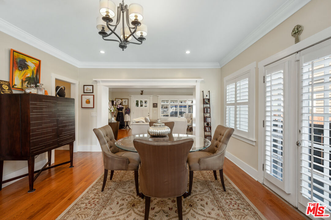4530 West Washington Boulevard Los Angeles, CA 90016 - Photo 19 of 46 a dining room with furniture a rug and wooden floor