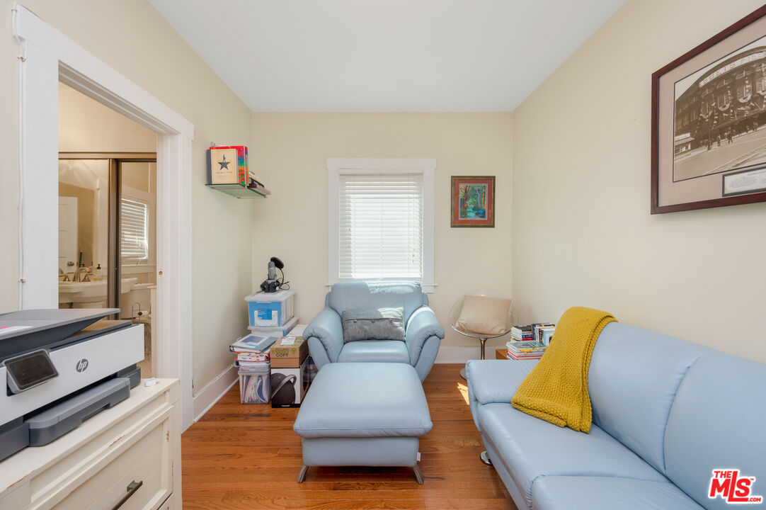 4530 West Washington Boulevard Los Angeles, CA 90016 - Photo 20 of 46 a living room with furniture and a couch