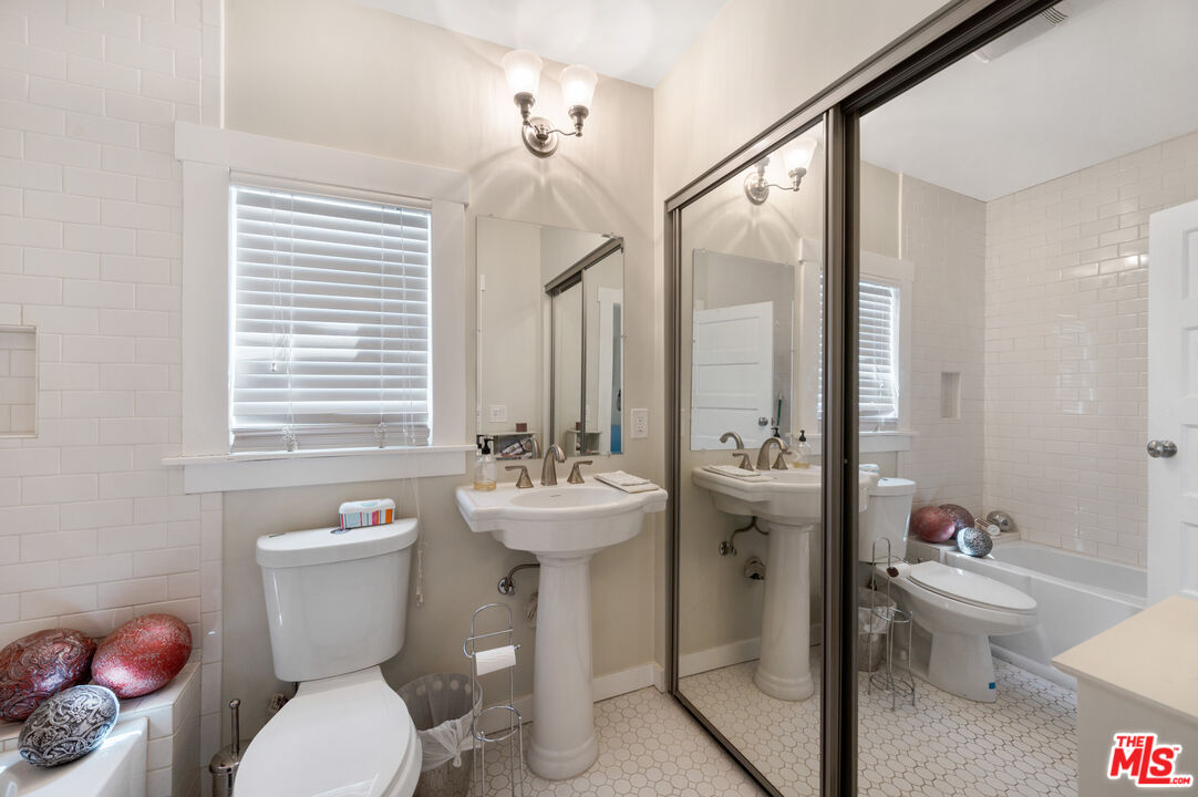 4530 West Washington Boulevard Los Angeles, CA 90016 - Photo 22 of 46