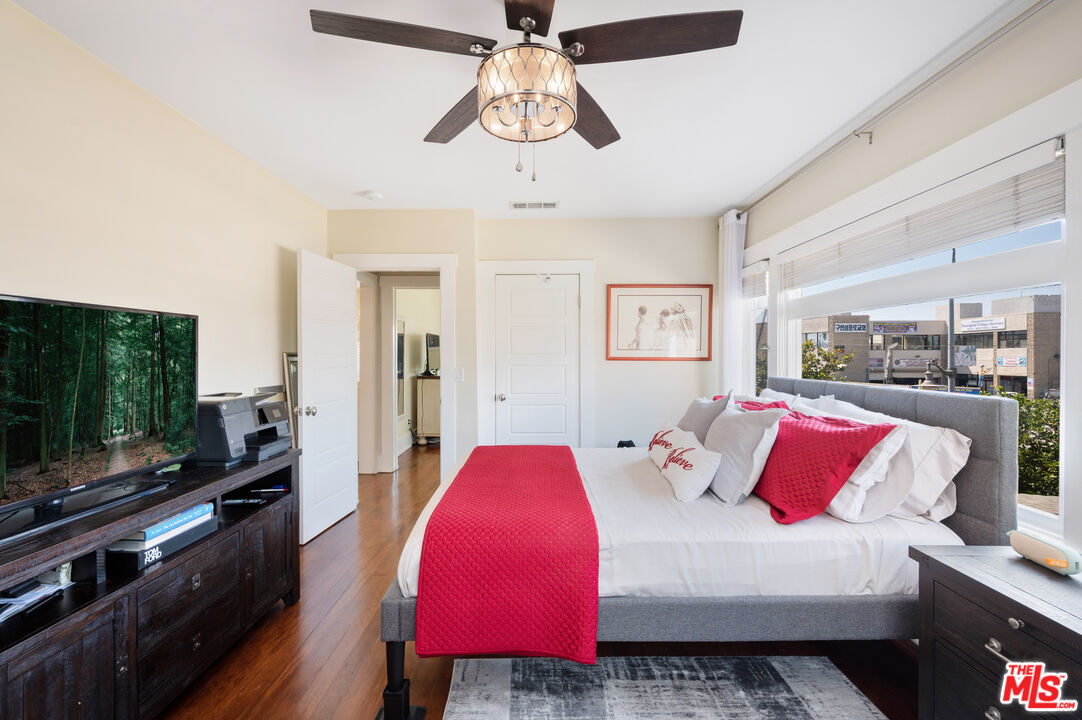 4530 West Washington Boulevard Los Angeles, CA 90016 - Photo 31 of 46 a bedroom with a bed and a flat screen tv