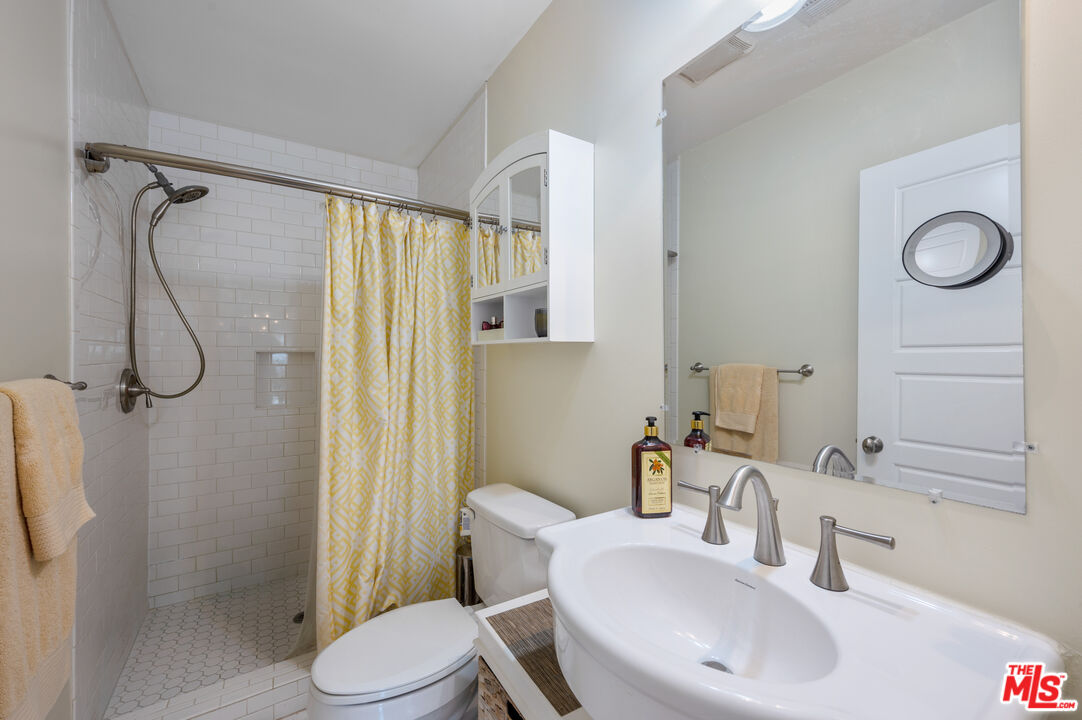 4530 West Washington Boulevard Los Angeles, CA 90016 - Photo 34 of 46