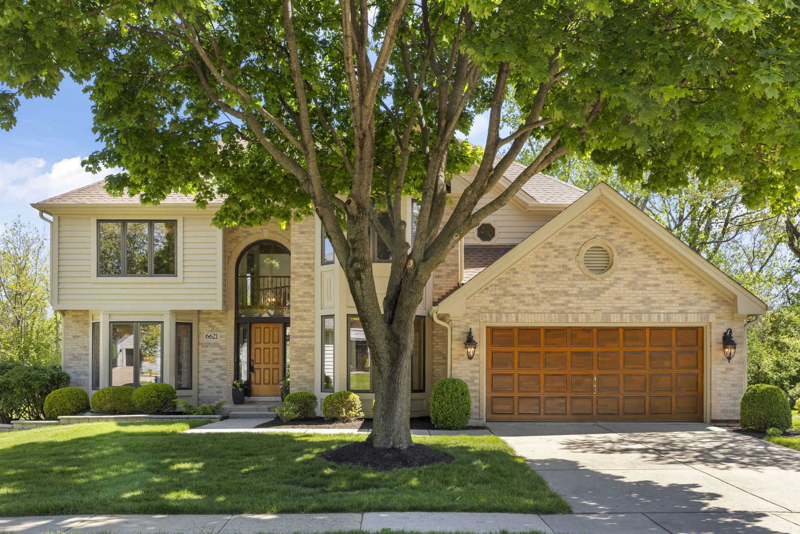 6621 Greene Road Woodridge, IL 60517 - Photo 2 of 42 front view of a house with a yard