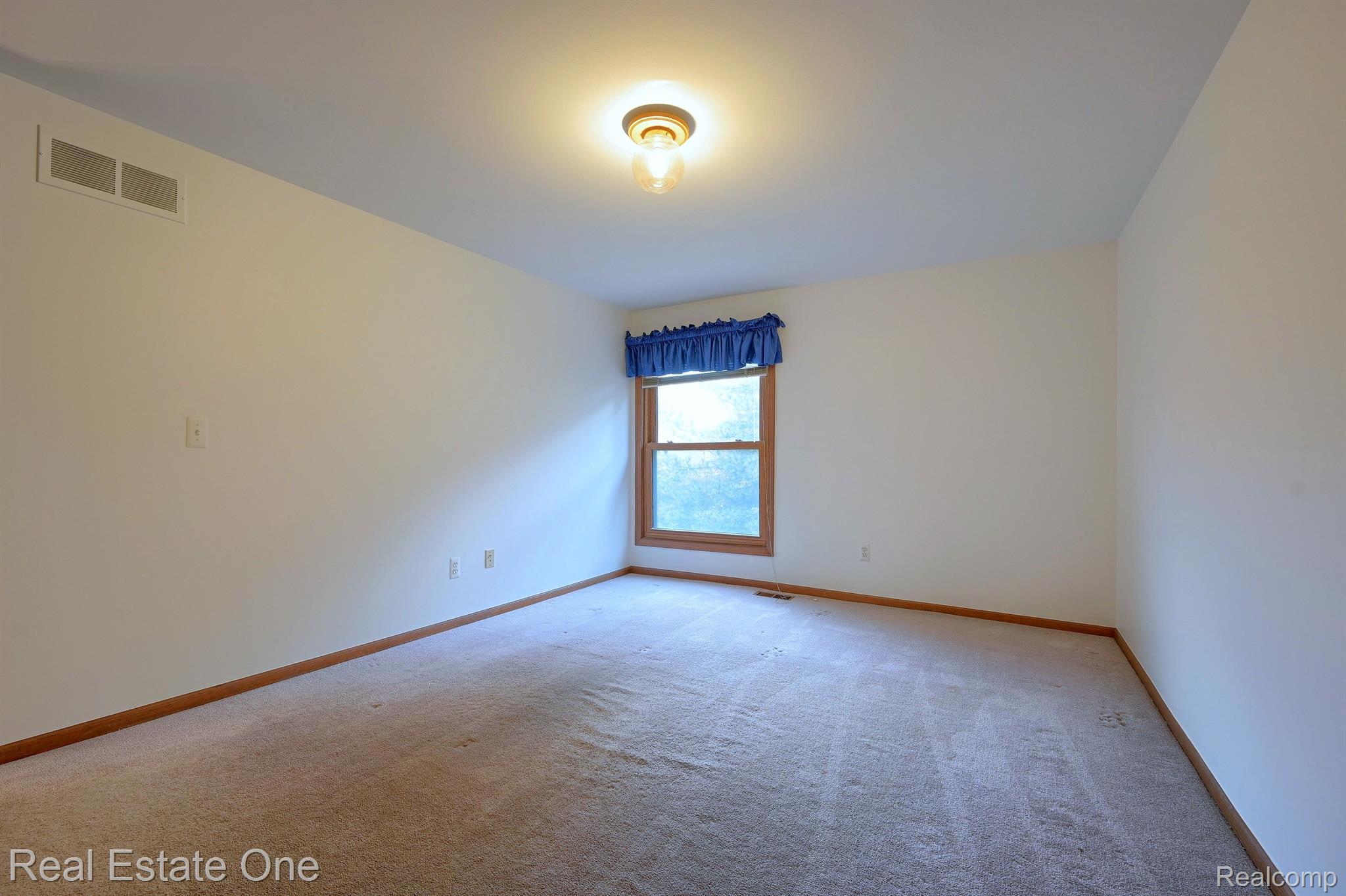1249 Springwood Court Rochester, MI 48309 - Photo 33 of 52 Bedroom #2 w/Closet organizer