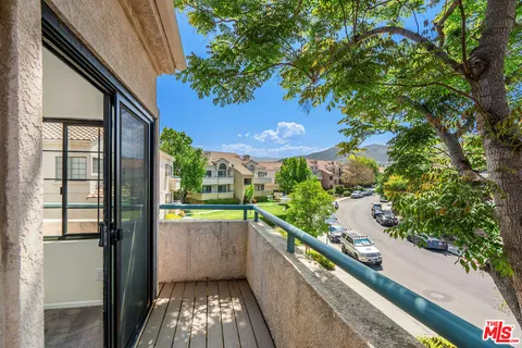 $460,000 | 18129 Erik Court, Unit 328, Canyon Country, CA 91387