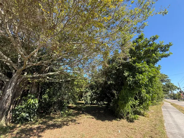 $215,000 | 221 Southeast Seville Street, Stuart, FL 34994