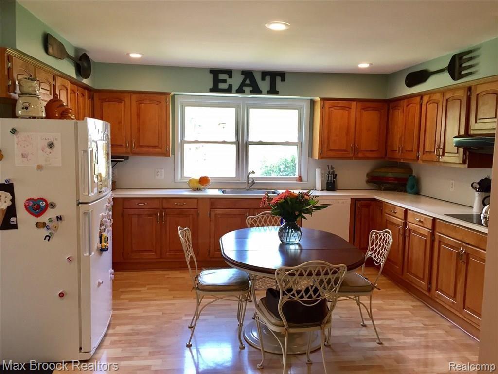 33118 Hearthstone Road Farmington Hills, MI 48334 - Photo 9 of 37