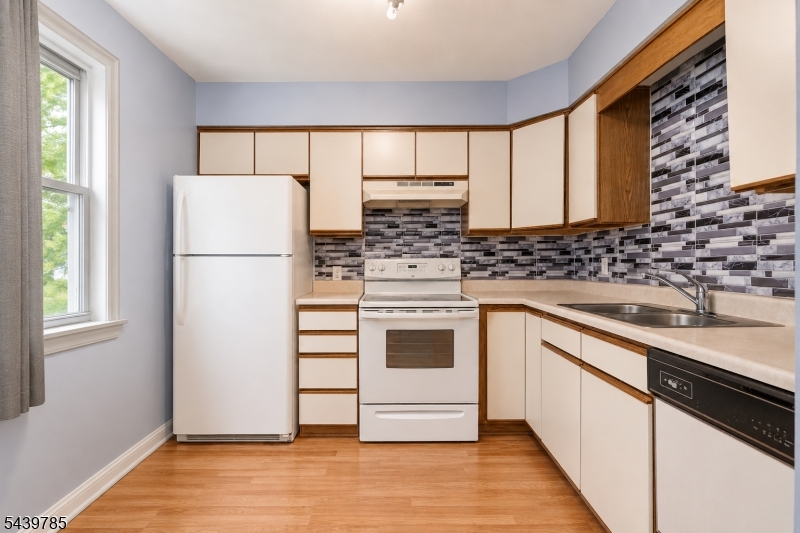 265 Rosa Parks Boulevard Paterson, NJ 07501 - Photo 2 of 31