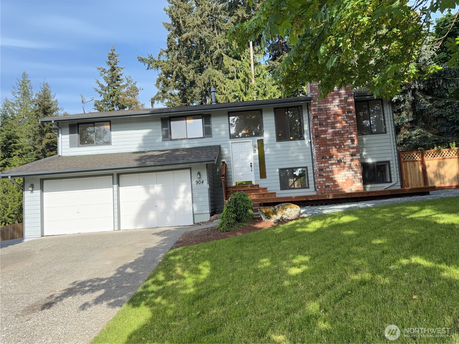 904 North Waugh Road Mount Vernon, WA 98273 - Photo 2 of 40