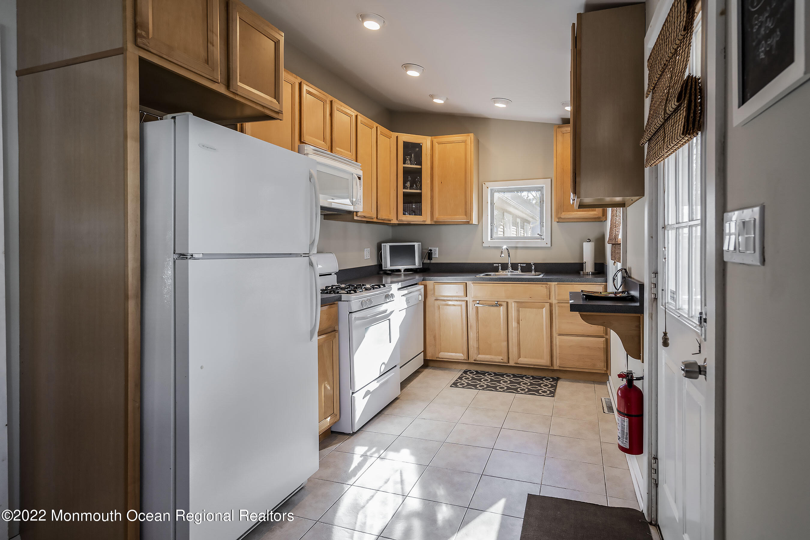 17 Holly Road Brick, NJ 08723 - Photo 10 of 34 Kitchen