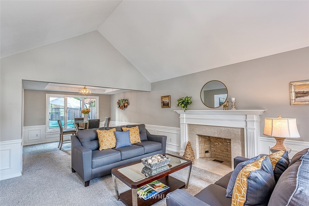 10109 Northeast 155th Street Bothell, WA 98011 - Photo 4 of 25 Gallery Image 4