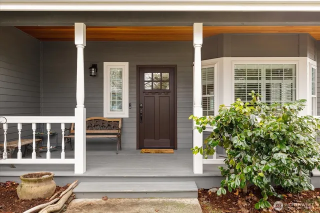 a view of entryway with a front door