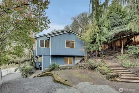 $795,000 | 1915 11th Avenue South, Seattle, WA 98134