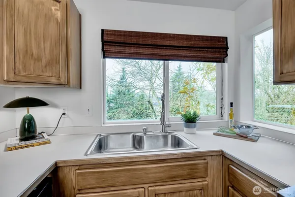 $795,000 | 1915 11th Avenue South, Seattle, WA 98134
