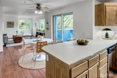 $795,000 | 1915 11th Avenue South, Seattle, WA 98134