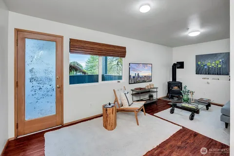 $795,000 | 1915 11th Avenue South, Seattle, WA 98134
