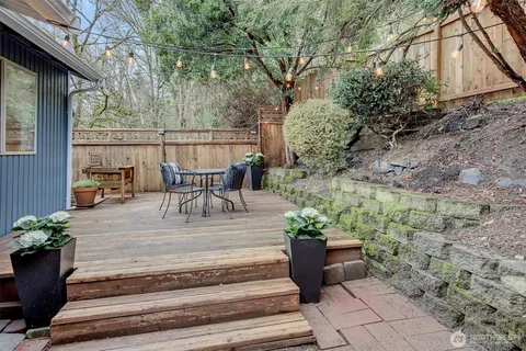 $795,000 | 1915 11th Avenue South, Seattle, WA 98134