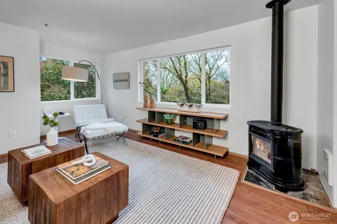 $795,000 | 1915 11th Avenue South, Seattle, WA 98134