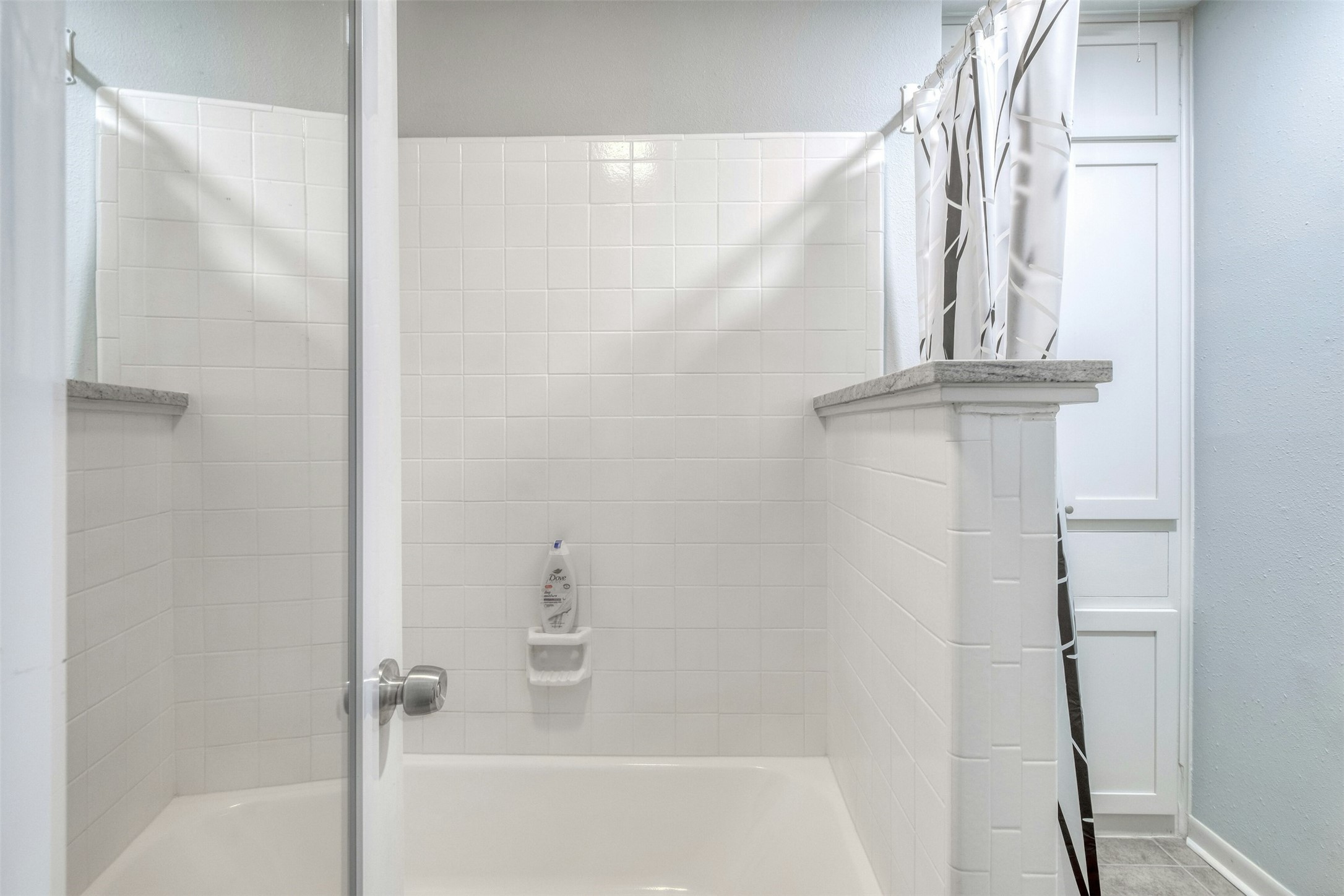 1208 Country Club Road Georgetown, TX 78628 - Photo 19 of 25 a bathroom with a bathtub