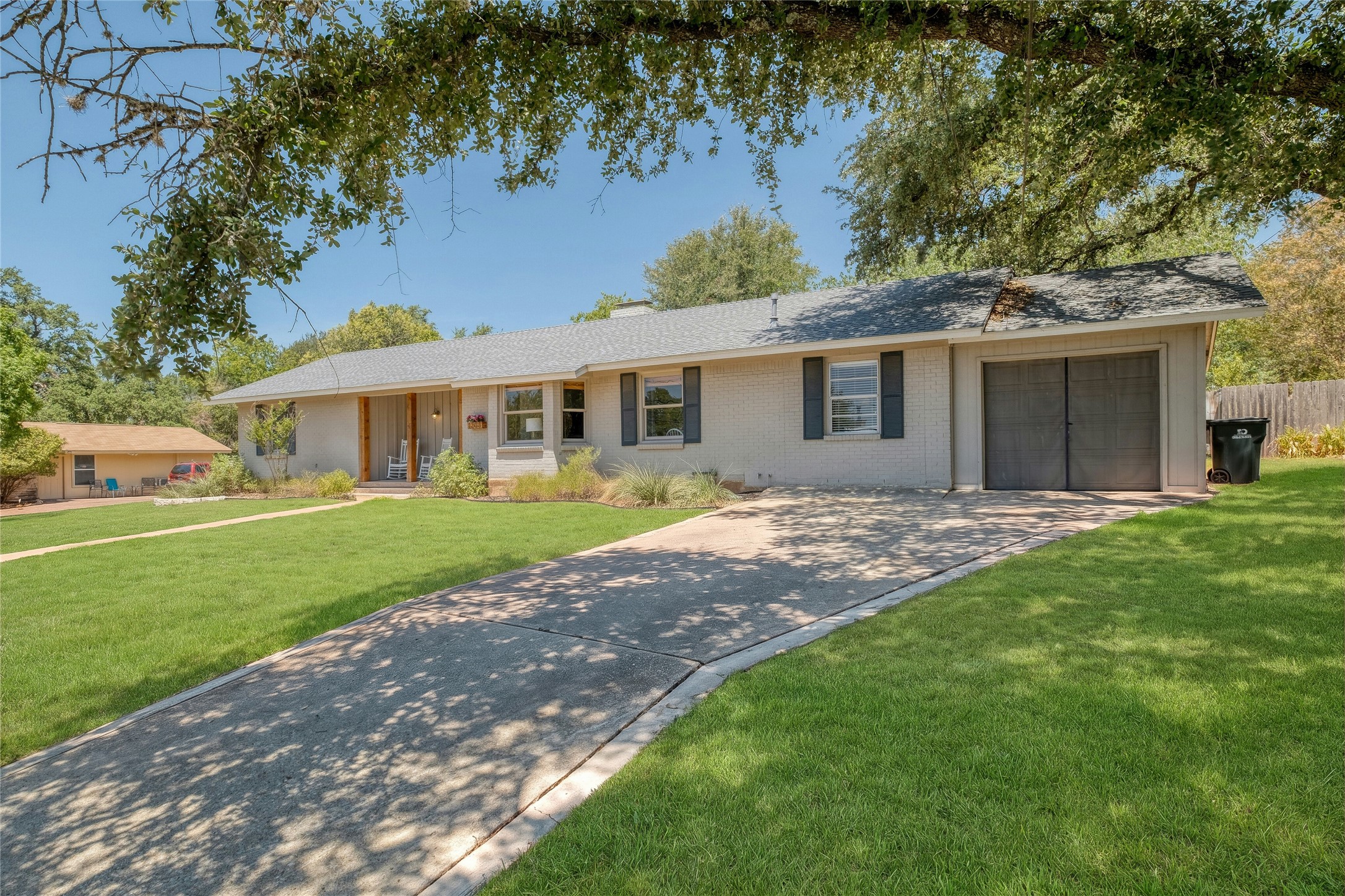 1208 Country Club Road Georgetown, TX 78628 - Photo 2 of 25