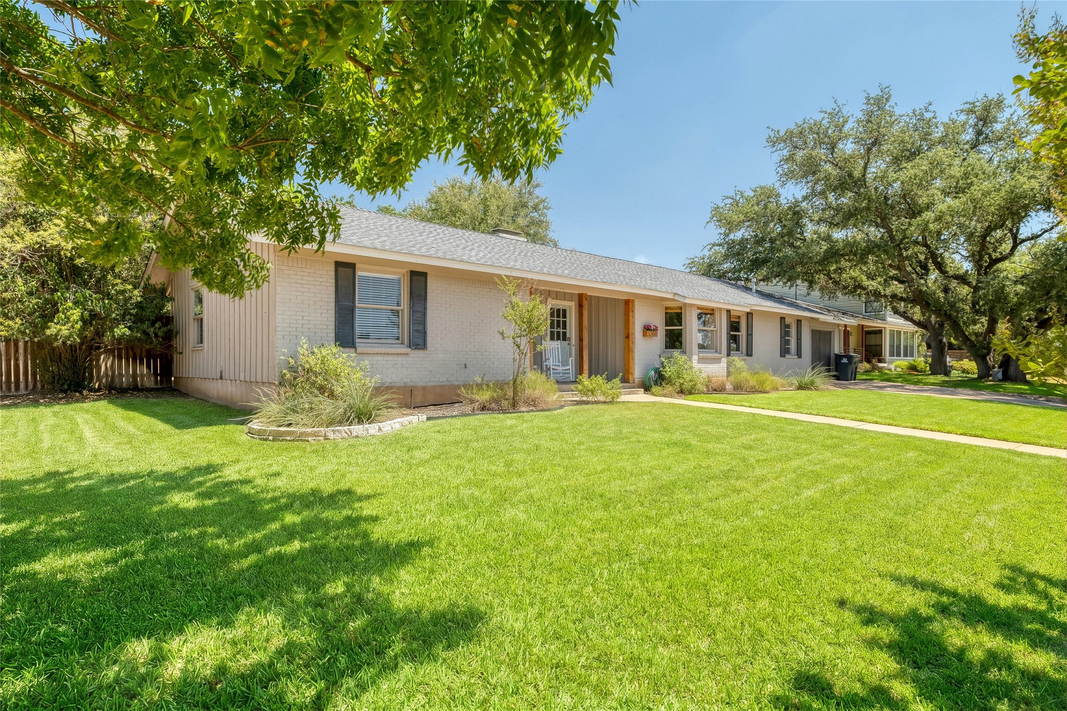 1208 Country Club Road Georgetown, TX 78628 - Photo 3 of 25